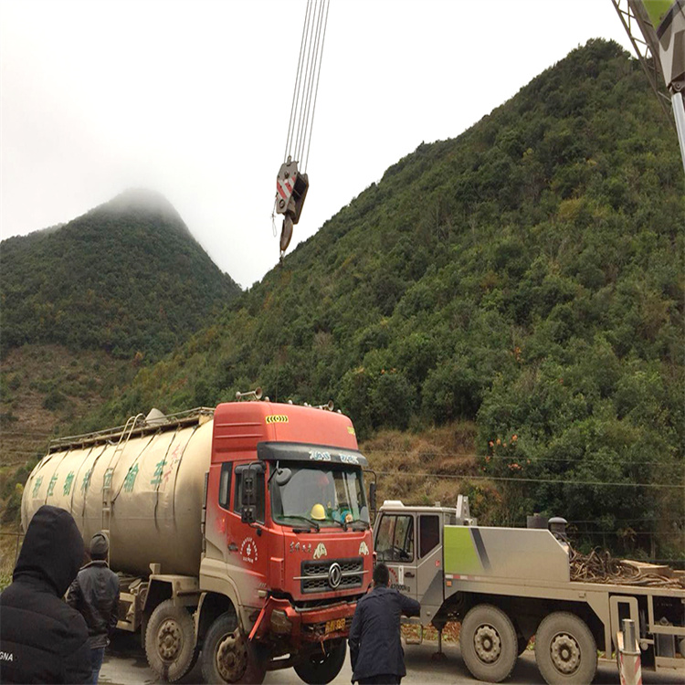 郎溪道路救援大型车辆吊装